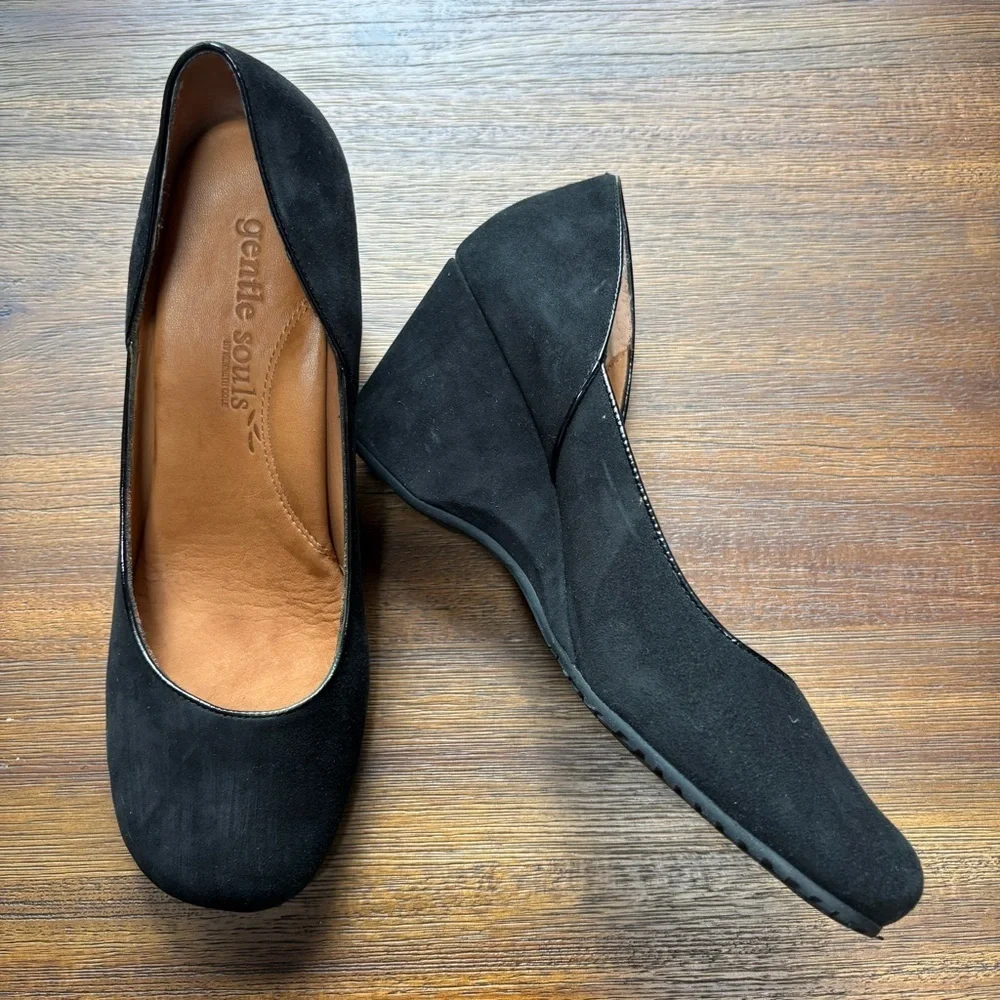 Gentle Souls by Kenneth Cole Black Wedge Shoes Sz.9